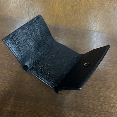 ySTUDS LEATHER MULTI WALLETz25SS002LE*121摜5