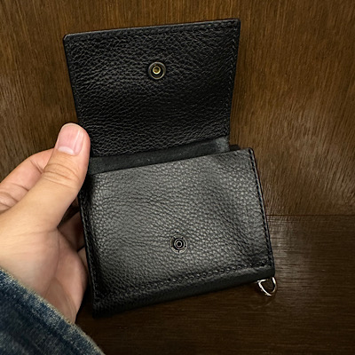 ySTUDS LEATHER MULTI WALLETz25SS002LE*121摜6